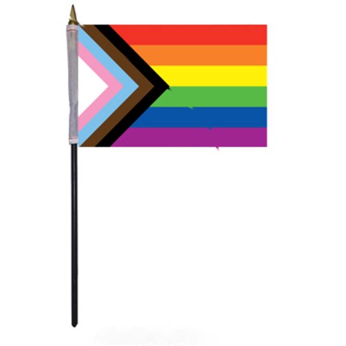 Liten Progress Pride flagga på pinne